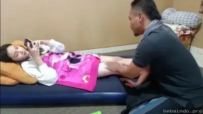 Godain adik sepupu cantik pas rumah lagi sepi bikin panas suasana