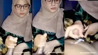 Hari ini males, cewek cuma mau coliin doang