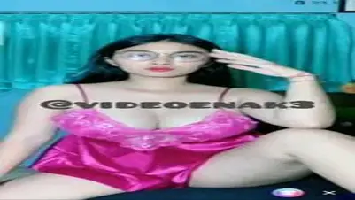 Selebgram Sri Ayu Tarisa Pamer Memek Becek Bigo