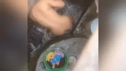 Sesudah Mandi Sore Gayung Biru