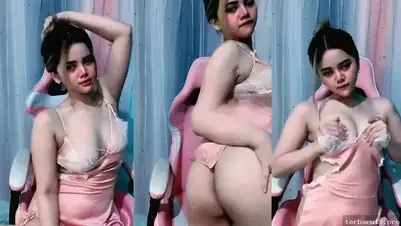 Vanya Remas Toket Gede Pantat Jumbo Sampe Basah